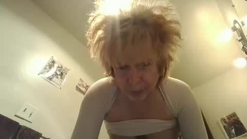 Snapshot of paminpantyhose chatting on 10/07/25, 06:16 paminpantyhose online show from 10/07/25, 06:16