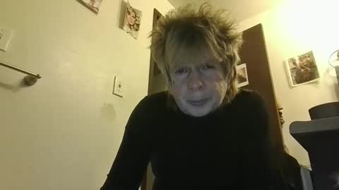 Snapshot of paminpantyhose chatting on 12/01/25, 05:07 paminpantyhose online show from 12/01/25, 05:07