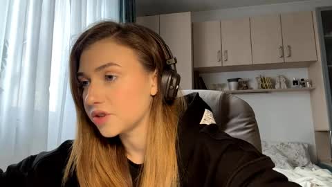 Snapshot of pamulahallquist chatting on 05/29/26, 02:37 Lia online show from 05/29/26, 02:37