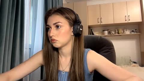 Snapshot of pamulahallquist chatting on 06/15/26, 03:36 Lia online show from 06/15/26, 03:36