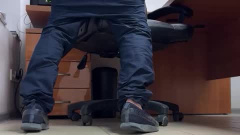 Snapshot of pantyhoselover8den chatting on 09/09/25, 06:24 Pantyhose Lover online show from 09/09/25, 06:24