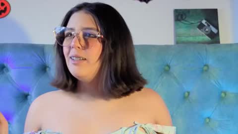 Paola Lyon online show from 11/14/25, 05:22