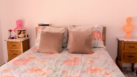 Paola   online show from 01/02/25, 02:35