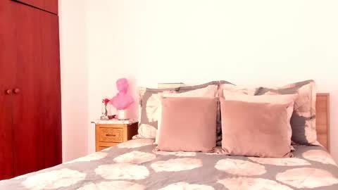 Paola   online show from 02/10/25, 01:55