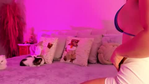 Paola   online show from 11/10/25, 01:43