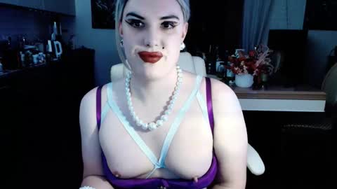 Snapshot of paoladoll chatting on 12/19/25, 10:44 Sarina Williams online show from 12/19/25, 10:44