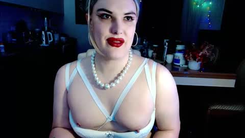 Snapshot of paoladoll chatting on 04/19/26, 01:32 Sarina Williams online show from 04/19/26, 01:32