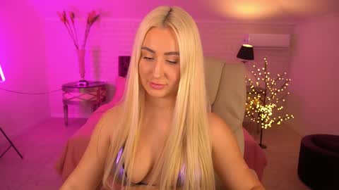 Lia online show from 04/03/26, 01:53