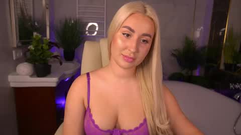 Lia online show from 04/23/26, 01:35