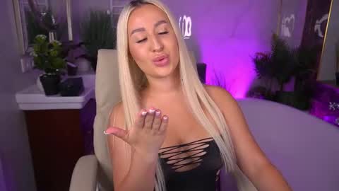 Snapshot of paolamola chatting on 06/10/26, 12:59 Lia online show from 06/10/26, 12:59