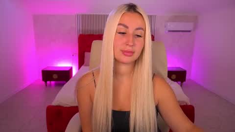 Snapshot of paolamola chatting on 06/14/26, 06:37 Lia online show from 06/14/26, 06:37