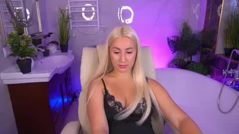 Snapshot of paolamola chatting on 06/21/26, 02:08 Lia online show from 06/21/26, 02:08