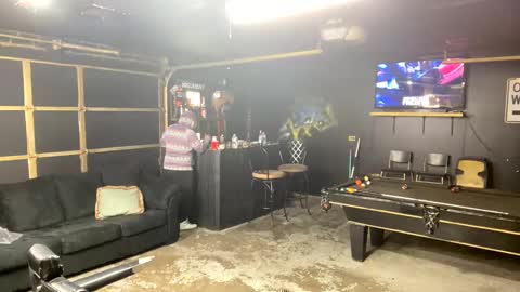 papi_krizz online show from 10/20/25, 03:56