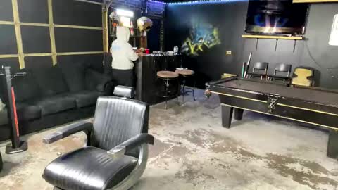 papi_krizz online show from 10/26/25, 02:56