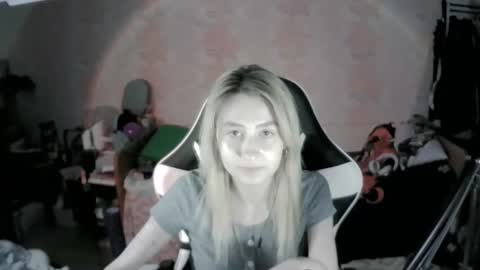 Snapshot of paradise_shade chatting on 11/24/25, 05:34 paradise_shade online show from 11/24/25, 05:34