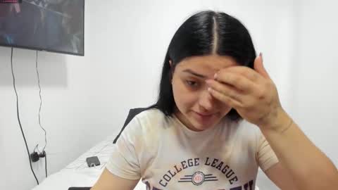 pareja_curiosa19 online show from 11/01/25, 08:00