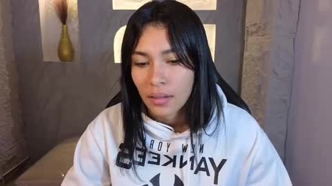 Snapshot of paris_b_ chatting on 11/13/25, 03:05 paris online show from 11/13/25, 03:05