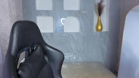 Snapshot of paris_b_ chatting on 11/14/25, 03:05 paris online show from 11/14/25, 03:05