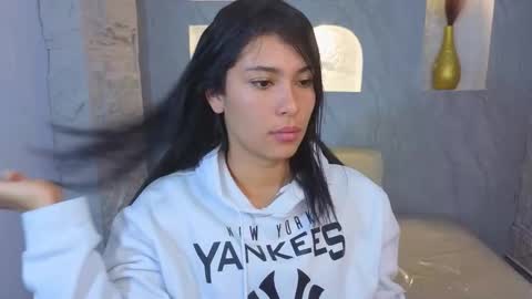 Snapshot of paris_b_ chatting on 11/15/25, 03:15 paris online show from 11/15/25, 03:15