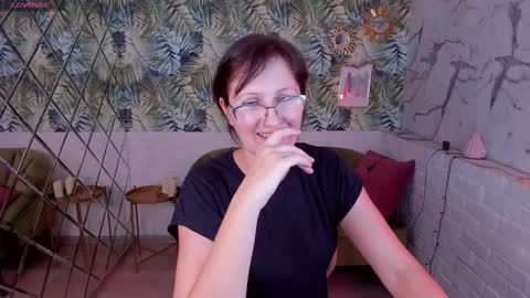 Snapshot of paris_cherry chatting on 01/06/25, 11:31 Paris online show from 01/06/25, 11:31