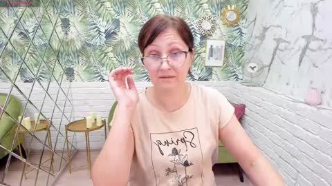 Snapshot of paris_cherry chatting on 01/19/25, 08:19 Paris online show from 01/19/25, 08:19