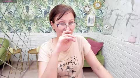 Snapshot of paris_cherry chatting on 01/19/25, 11:21 Paris online show from 01/19/25, 11:21