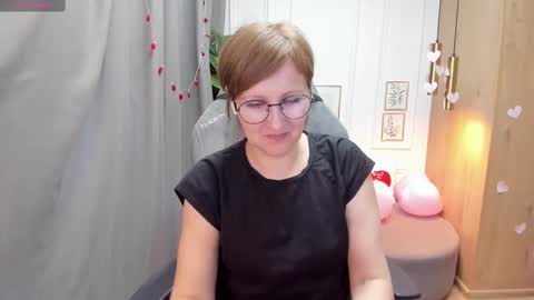 Snapshot of paris_cherry chatting on 02/18/25, 01:33 Paris online show from 02/18/25, 01:33