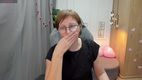 Snapshot of paris_cherry chatting on 02/18/25, 07:52 Paris online show from 02/18/25, 07:52