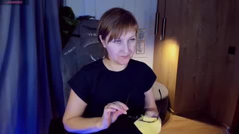 Snapshot of paris_cherry chatting on 02/22/25, 01:35 Paris online show from 02/22/25, 01:35