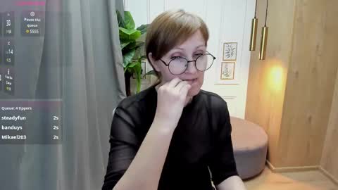 Snapshot of paris_cherry chatting on 03/12/25, 04:35 Paris online show from 03/12/25, 04:35