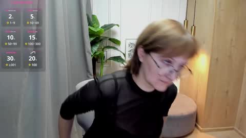 Snapshot of paris_cherry chatting on 03/12/25, 07:38 Paris online show from 03/12/25, 07:38