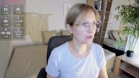 Snapshot of paris_cherry chatting on 09/18/25, 07:27 Paris online show from 09/18/25, 07:27