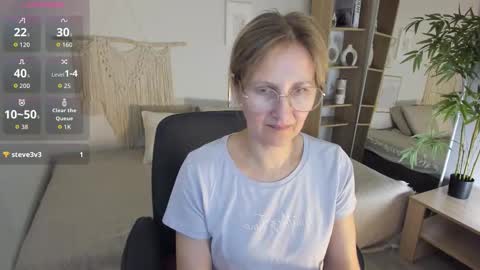 Snapshot of paris_cherry chatting on 09/21/25, 07:59 Paris online show from 09/21/25, 07:59