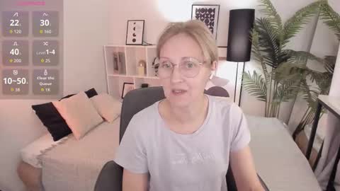 Snapshot of paris_cherry chatting on 10/12/25, 08:08 Paris online show from 10/12/25, 08:08