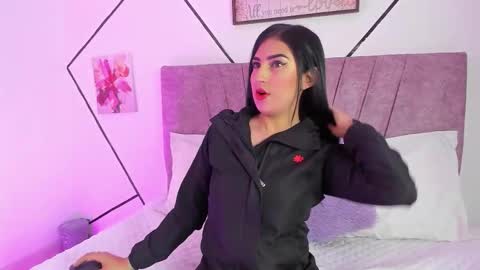 paris_evans_01 online show from 09/23/25, 12:41