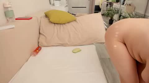 Snapshot of paris_hilt_on chatting on 10/19/25, 06:03 Sasha online show from 10/19/25, 06:03