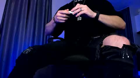 Paris online show from 12/18/25, 10:27