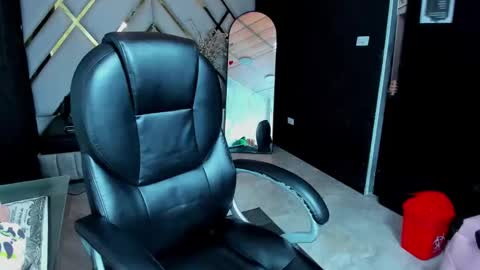 paris petit online show from 04/14/26, 08:04