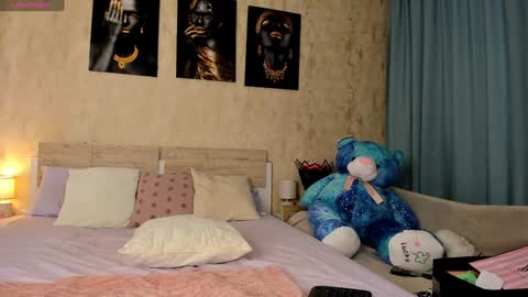 Paris online show from 12/13/24, 05:16