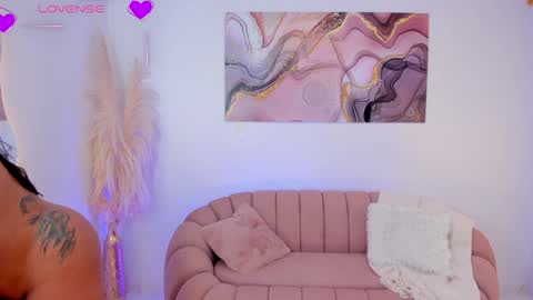 Snapshot of parisangel_ chatting on 02/06/25, 10:00 Paris online show from 02/06/25, 10:00