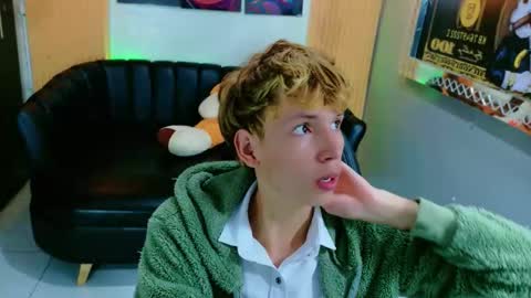 Snapshot of park_jimin1 chatting on 09/19/25, 12:28 park_jimin1 online show from 09/19/25, 12:28