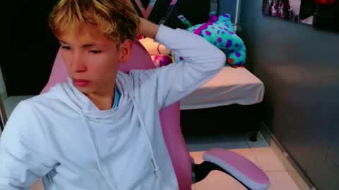 Snapshot of park_jimin1 chatting on 09/20/25, 12:06 park_jimin1 online show from 09/20/25, 12:06