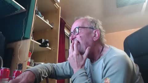 pascal88881 online show from 10/13/25, 10:37