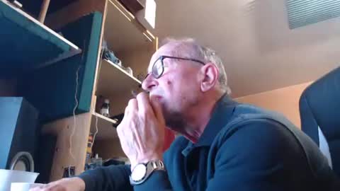 pascal88881 online show from 11/05/25, 12:49