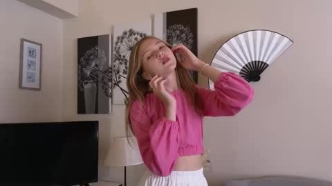 Vicki online show from 09/13/25, 10:48