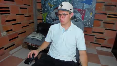 .... online show from 02/11/25, 06:44