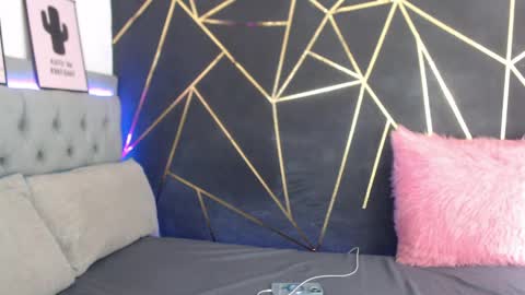 paulina online show from 04/24/26, 01:24