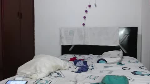 PAULA online show from 12/02/25, 04:07