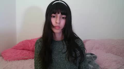 Snapshot of paulainblue chatting on 02/15/25, 06:12   online show from 02/15/25, 06:12