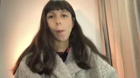 Snapshot of paulainblue chatting on 06/17/26, 12:24 online show from 06/17/26, 12:24